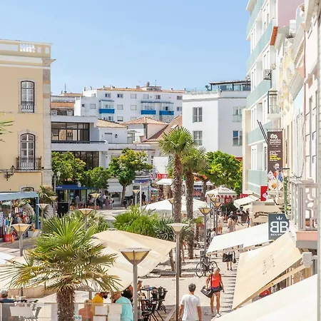 Lägenhet På 60 M² I Centrum, Med 2 Sovrum Och 1 Badrum Lägenhet *